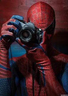 Человек-паук с фотоаппаратом в руках - Фото на аву