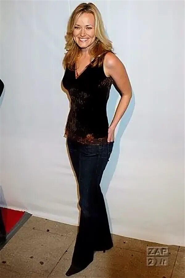 Still Standing: Jennifer Irwin - Sitcoms Online Photo Galler