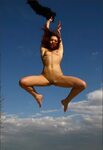 Голые девки в прыжке (55 фото) - смотреть порно