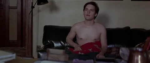 ausCAPS: Tobey Maguire and Robert Downey Jr. shirtless in Wo
