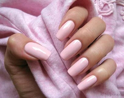 Бледно розовые ногти