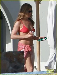 Jennifer Aniston: Bikini Sunbathing with Shirtless Justin Th