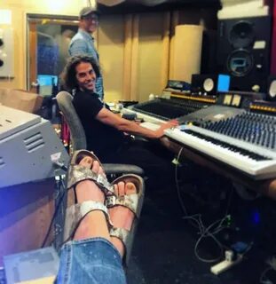 Grace Potter Feet (5 more pictures) - celebrity-feet.com