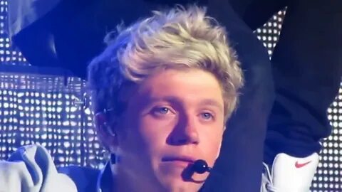 Download Niall Horan Crying On Stage