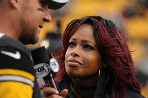 Pam Oliver - Pam Oliver accepts award onstage at the 43rd An