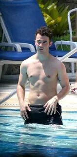 superficial guys: KEVIN JONAS SHIRTLESS PICTURES BIOGRAPHY