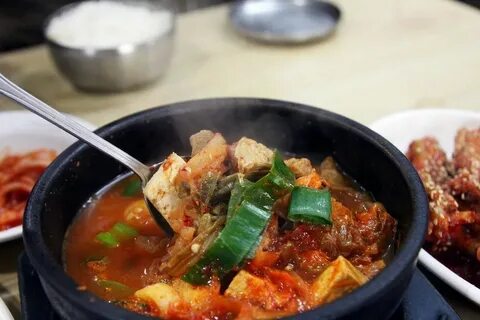 6 Fakta Kimchi Jjigae, Kuliner Korea yang Bikin Hangat