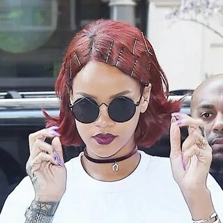 Rihanna Channels '90s Grunge With New Maroon Hair Maroon hai