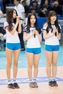 Sowon with her legs and the height difference with Eunha lma