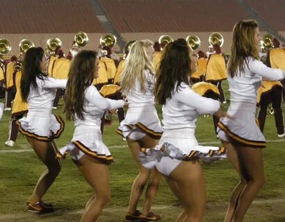 The Worst Cheerleaders' Fails In History You Don’t Want To M