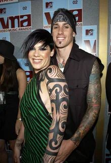 Pink and Carey Hart, 2002 Pink singer, Carey hart, Celebrity