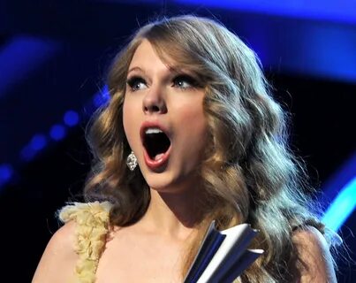 Taylor Swift has a new surprised face during Country Music A