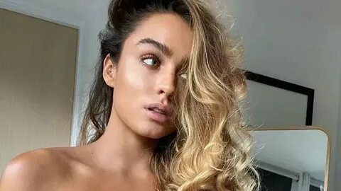 Sommer Ray Opens Wide In Cupped Metallic Bikini - The Inquis