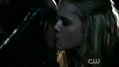 Clarke And Lexa Kiss - Their First Kiss I Still Remember Thi