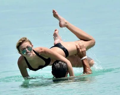 Paulina Gretzky's Feet wikiFeet