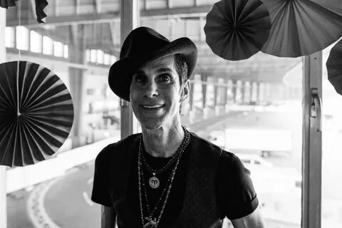 Pictures of Perry Farrell