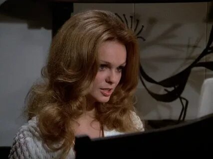 MIS6_Casey_singing_at_piano_Lynda_Day_George.png (image)
