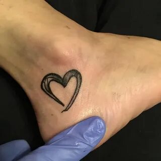 39+ Great Inspiration Broken Heart Tattoo Small