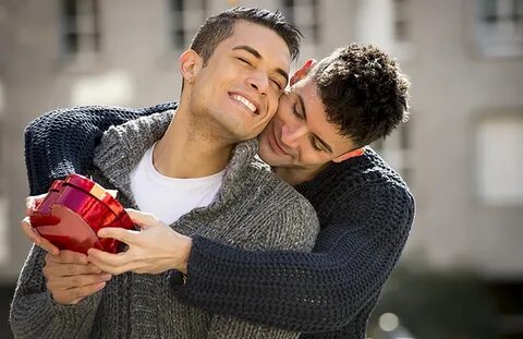 Gay culture forces evolution of Christmas traditions - HomoC