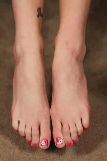 Kaylee Hilton Feet (27 photos) - celebrity-feet.com