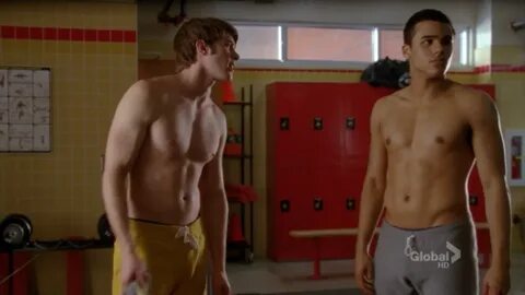 go see GEO ...: Shirtless Sunday Slurpee: "Naked" Glee