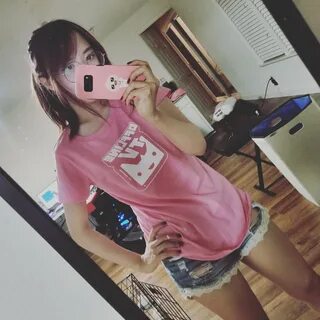 lily na Twitteru: "pink @offlineTVgg shirt 💖 😇 https://t.co/