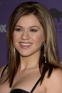 Kelly Clarkson's Hairstyles & Hair Colors Steal Her Style
