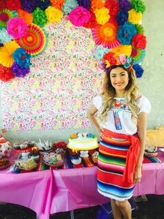 Flower backdrop Mexican theme fiesta. Mexican theme outfit f