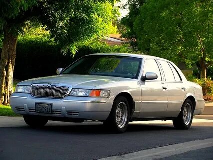 File:1998-2002 Grand Marquis front.jpg - Wikimedia Commons