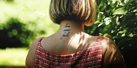 Tattoos frauen nacken Tätowierungen für Nacken oder Hals