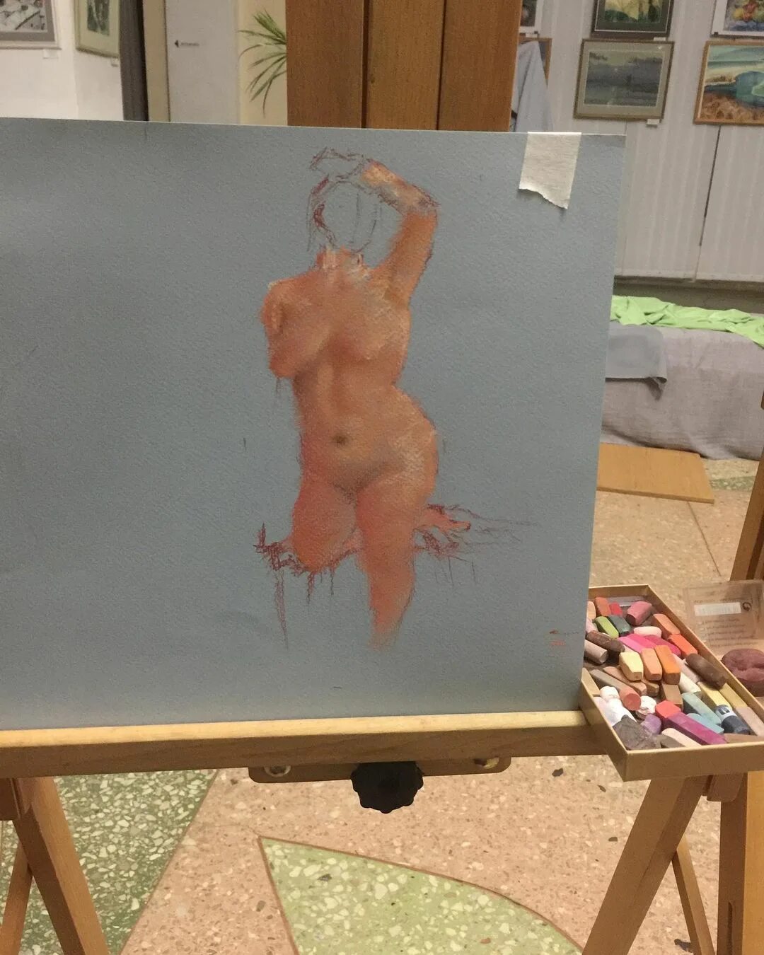 художник рисует на голых женщинах фото 10
