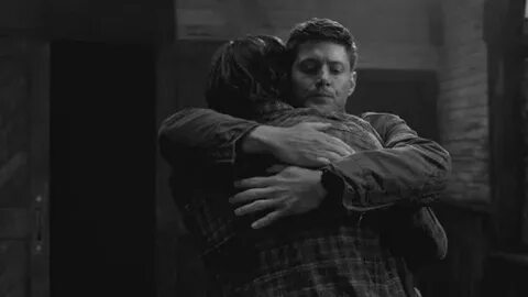 Brotherly hugs gif Supernatural dean winchester, Supernatura