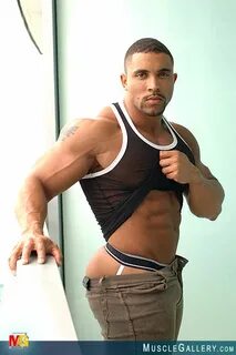 muscle-hunk-tim-liggins-08.jpg (image)