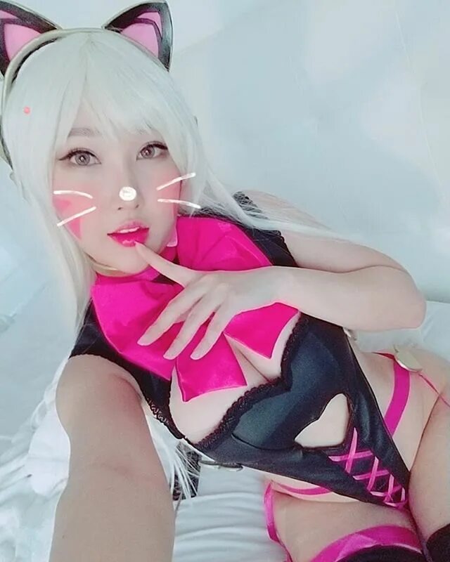 rinnieriot 💗 on Instagram: "Black Cat Dva! 