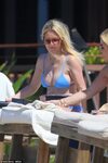 Heather Locklear looks happy and healthy in Hawaii Daily Mai