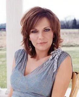 Hairstyle Martina mcbride hairstyles, Medium hair styles, Ha