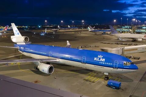 KLM MD-11 at night My FaceBook Page Preparing for an early. 