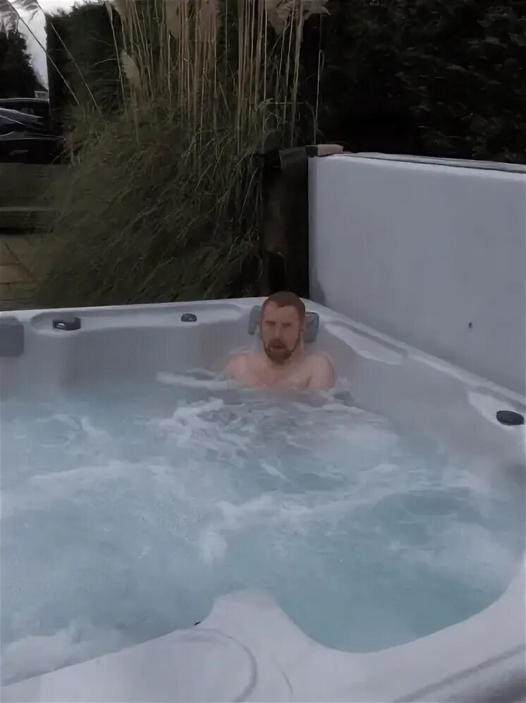 Hot Tub Relaxing GIF - Hot Tub Relaxing Chill - Discover & S
