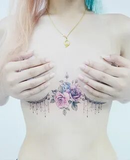 Татуировки под грудиной для девушек: эскизы и фото тату под 