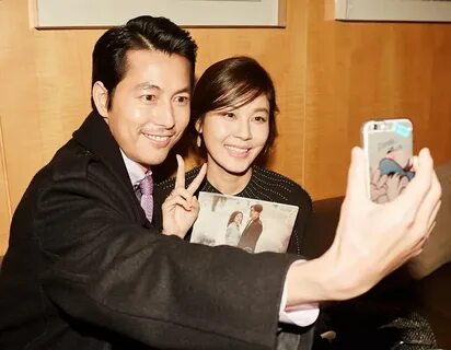 Jung Woo Sung and Kim Ha Neul Show Off Chemistry in Selfies 