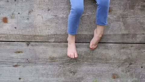 bare feet small unidentified child sitting Stock-video (100 