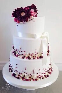 Super neat wedding cake with burgundy gerberas Daisy's, pink