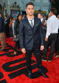 Ryan Guzman Age, Height, Wife, Girlfriend, Net Worth, Dating