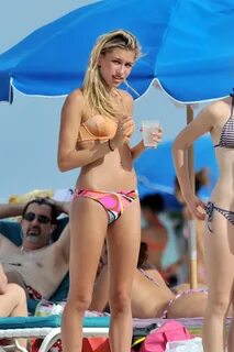 Hailey Baldwin Wholesome Bikini Pictures @ Platinum-celebs.c