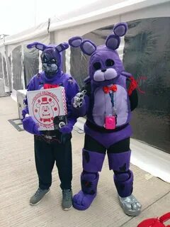 Comic Con Fun with Withered Bonnie and Foxy! Five Nights At 