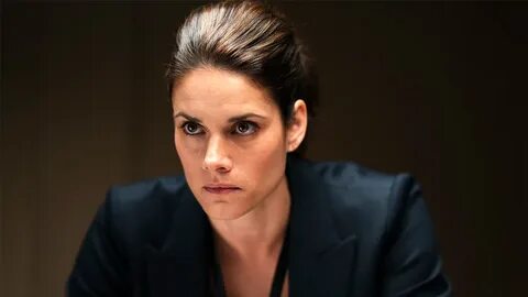 How Tall is Missy Peregrym? - Check Out the Height, Weight, 