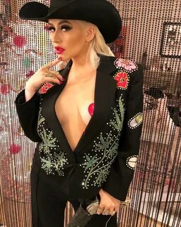 75+ Hot Photos of Christina Aguilera - Beauty Embodiment