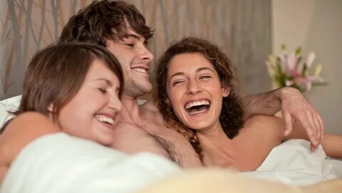 Thousands of Irish users sign up for 'Tinder for threesomes'