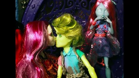 Monster High Haunted Spectra and Porter Date - YouTube