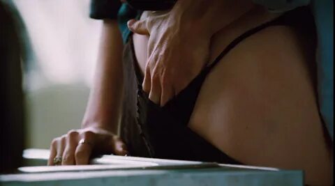 Anne Hathaway Nude and Sexy Scenes (6 Video and 39 Photos) #